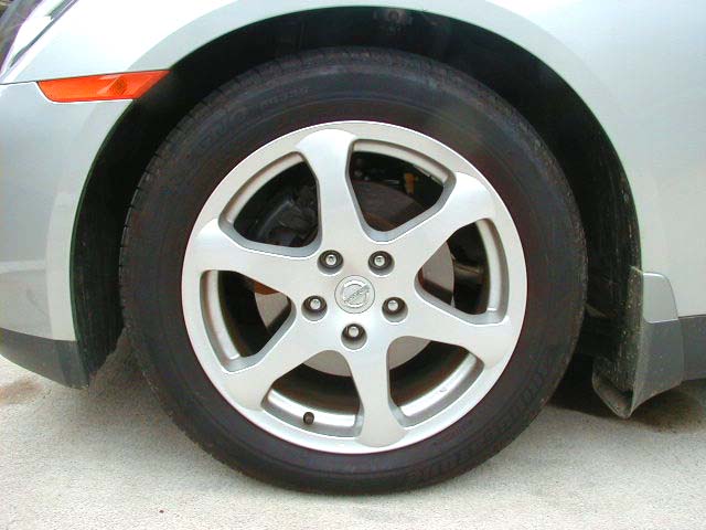 V35 Nissan Skyline Sedan Rim Picture